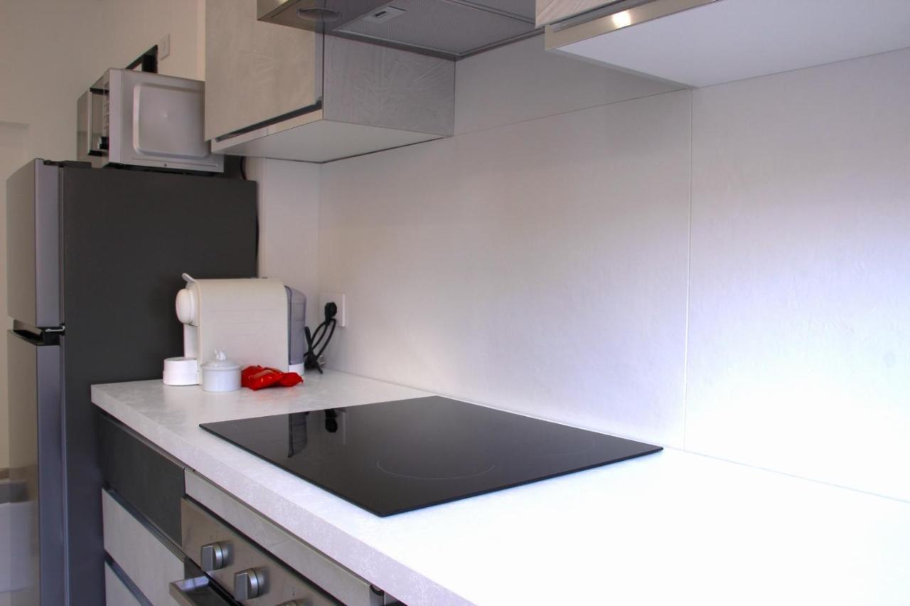 Dreamich - Scavi Romani Apartment เดเซนซาโนเดลการ์ดา ภายนอก รูปภาพ