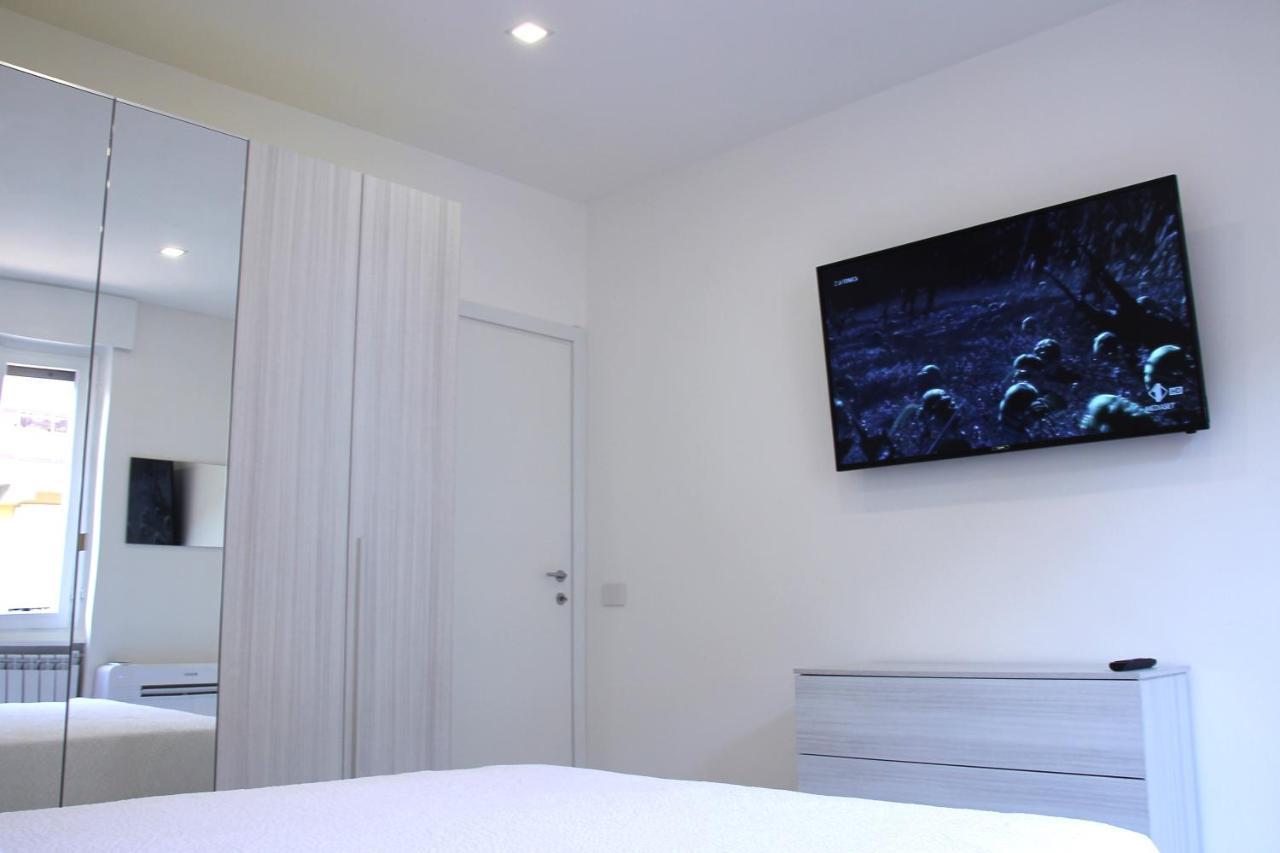 Dreamich - Scavi Romani Apartment เดเซนซาโนเดลการ์ดา ภายนอก รูปภาพ